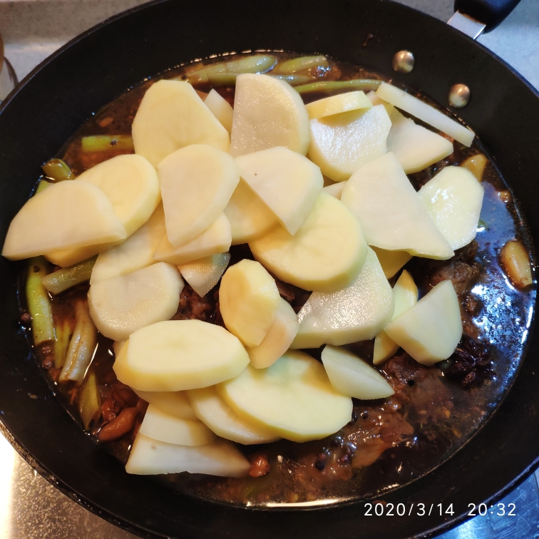 铁锅炖脊骨腔骨豆角土豆（不用炒）的做法 步骤7