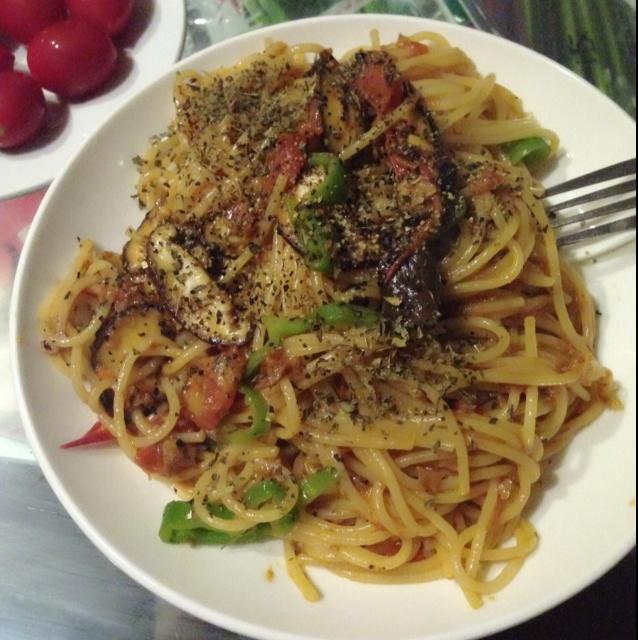 番茄蘑菇黑胡椒罗勒意面的做法