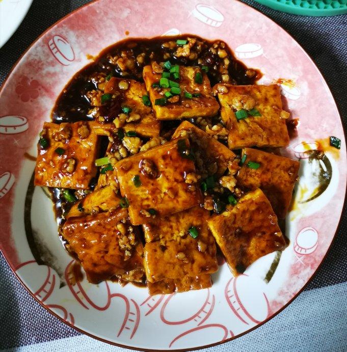 香辣酱汁肉末烩豆腐