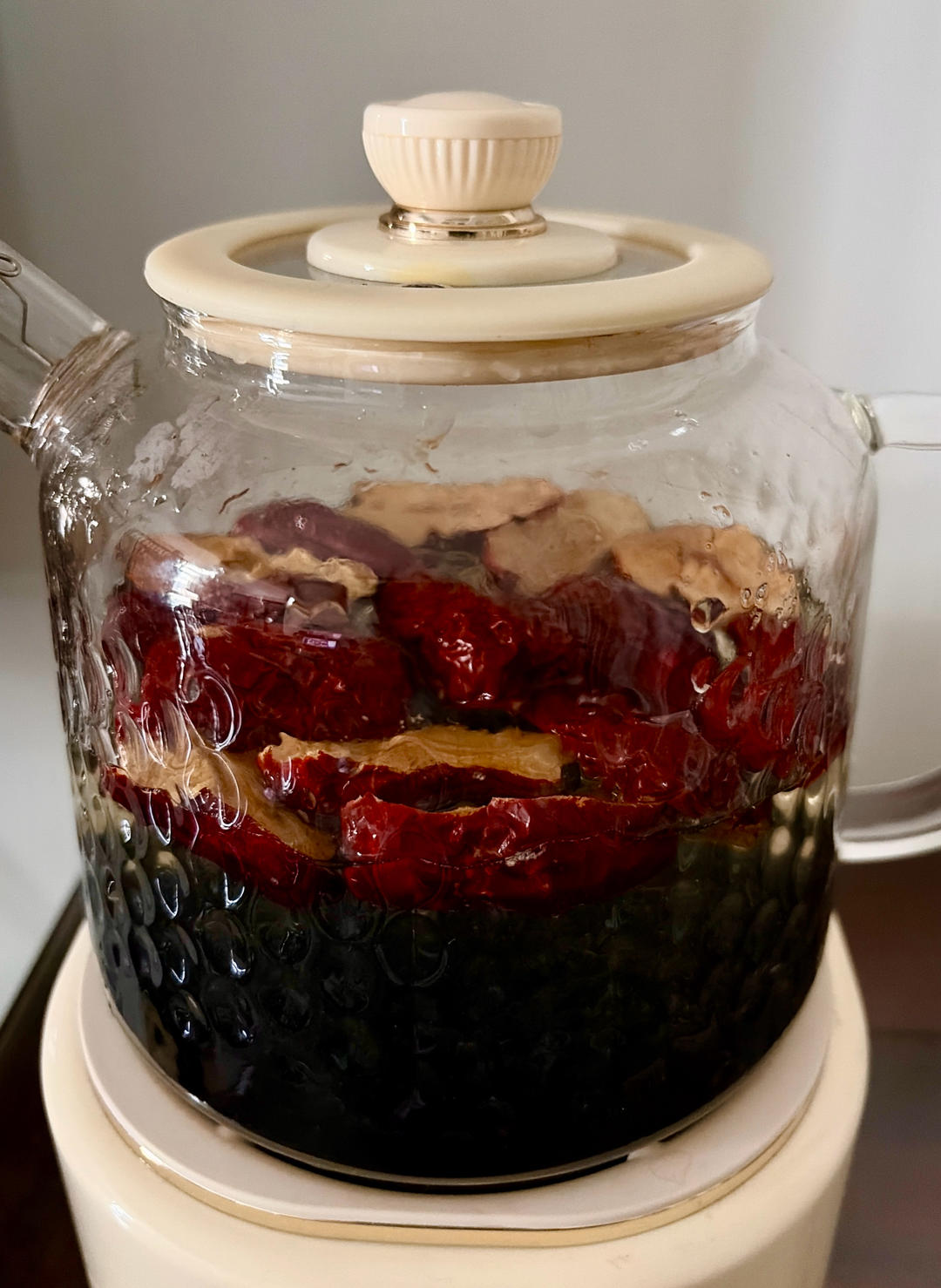 红枣黑豆水：补血益肾‌ 增强免疫——酒水饮品（五十一）