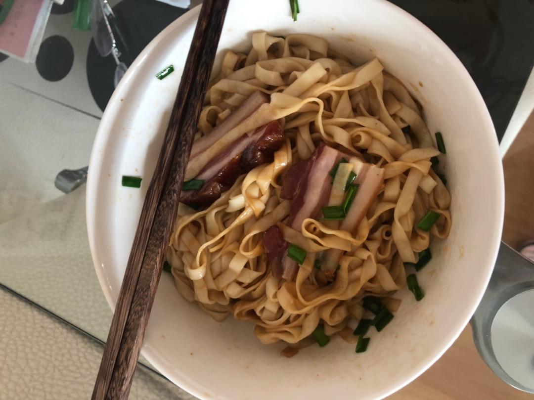 葱爆面—就是汪涵在天天向上里面做的那个啦