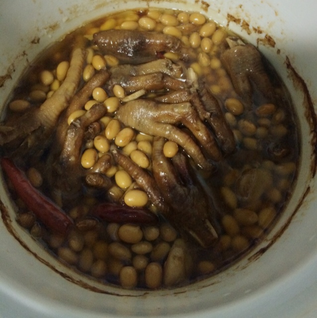 鸡爪红焖黄豆