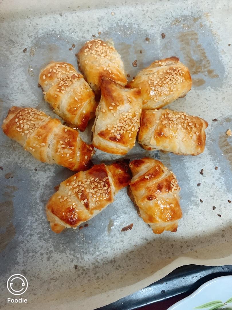 香肠酥皮卷：手抓饼皮还能这样吃，不用和面快速搞定早餐