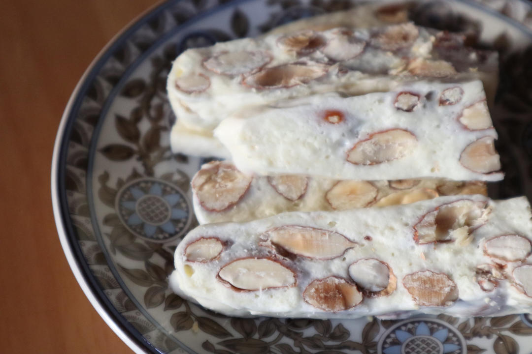 巴旦木蔓越莓牛轧糖