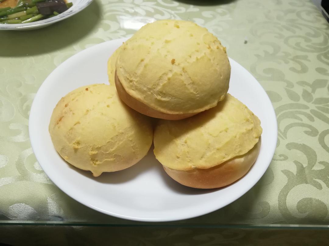好吃到炸裂的港式菠萝包（附带制作酥皮的小视频）