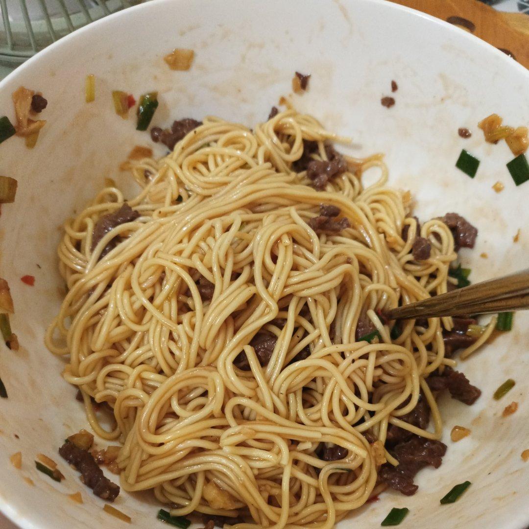 真想让你们尝尝这碗肉酱拌面🍜太香太香了