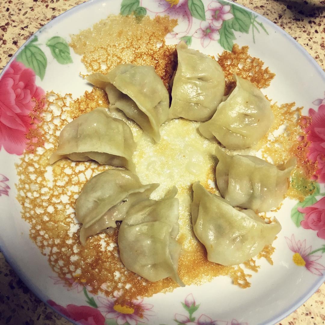 速冻水饺吃腻了吗~变锅贴吧(๑´ڡ`๑)