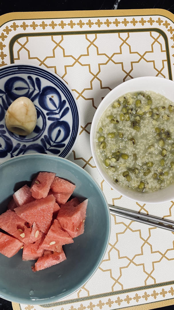夏日去暑神器的绿豆粥