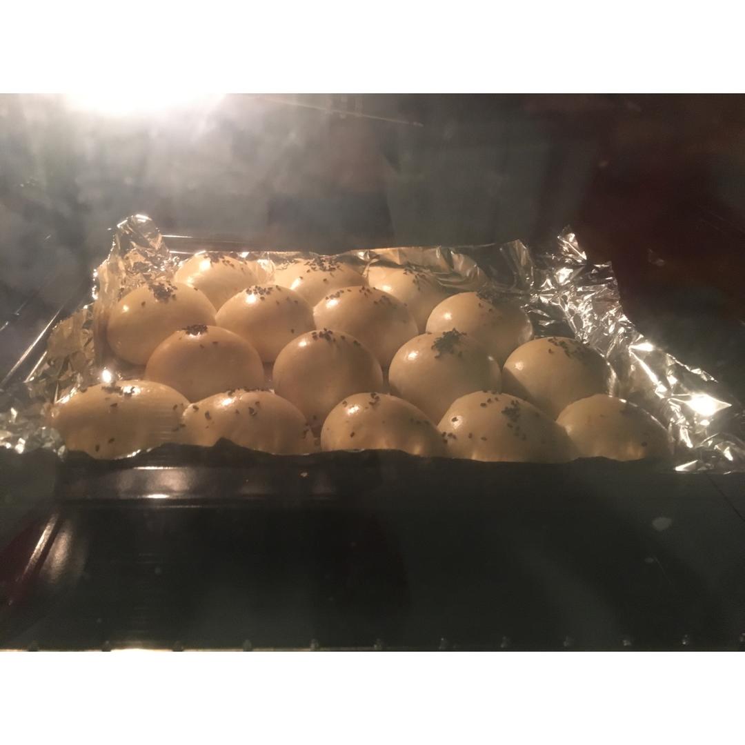 大人小孩都爱不释口的【蜂蜜牛奶小餐包】