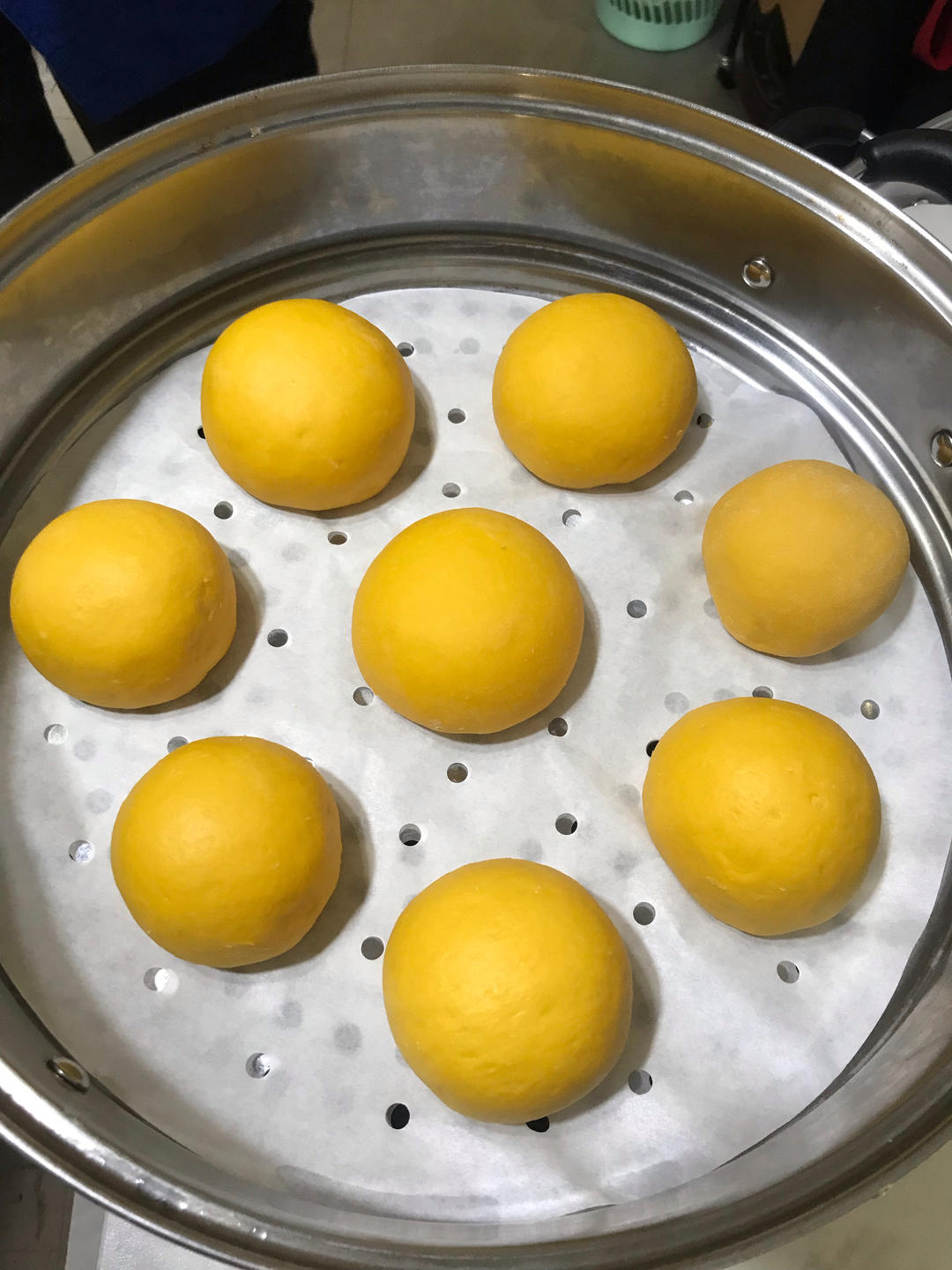 新手也可以--详解如何做出人见人爱、金黄的南瓜馒头