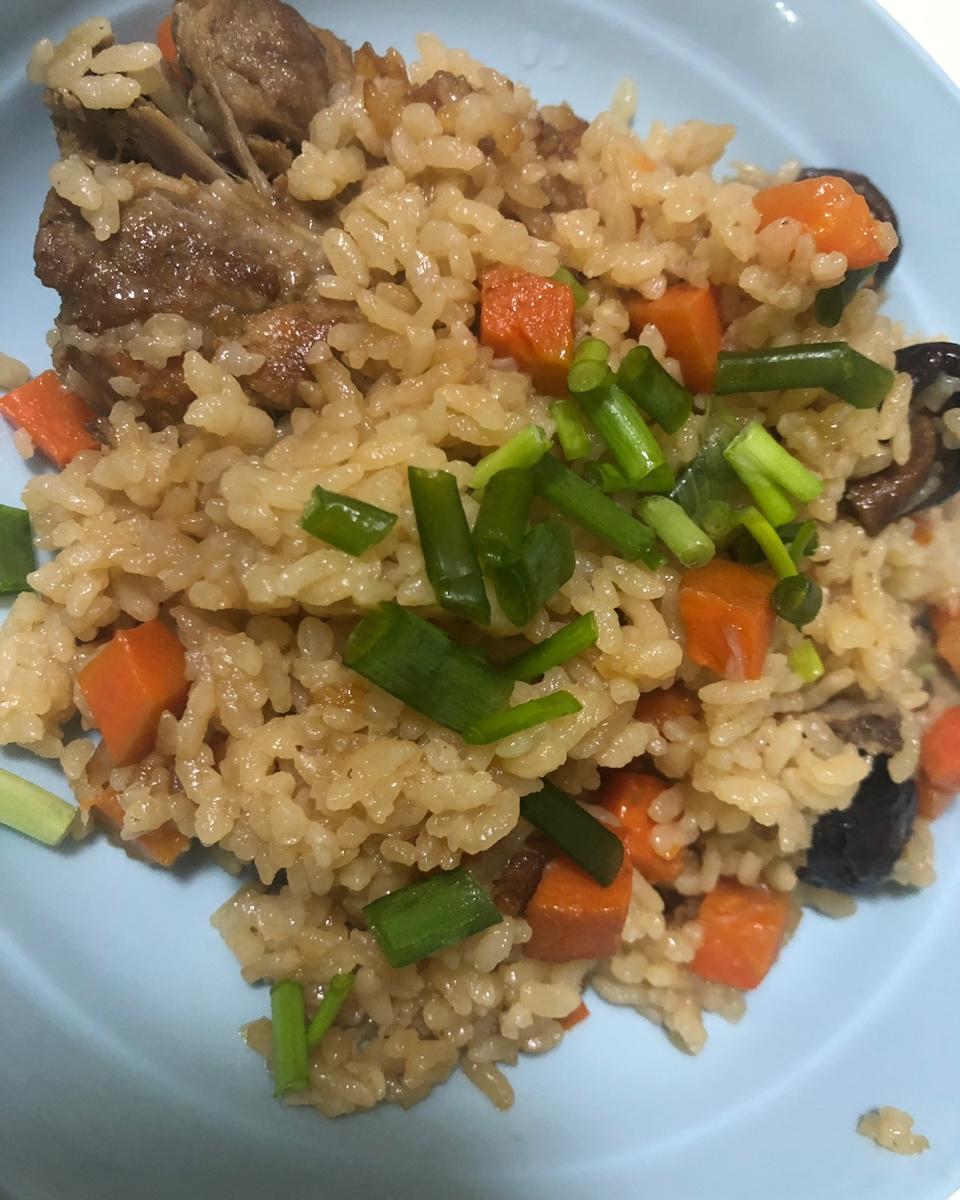 喷香排骨焖饭（爆好吃）