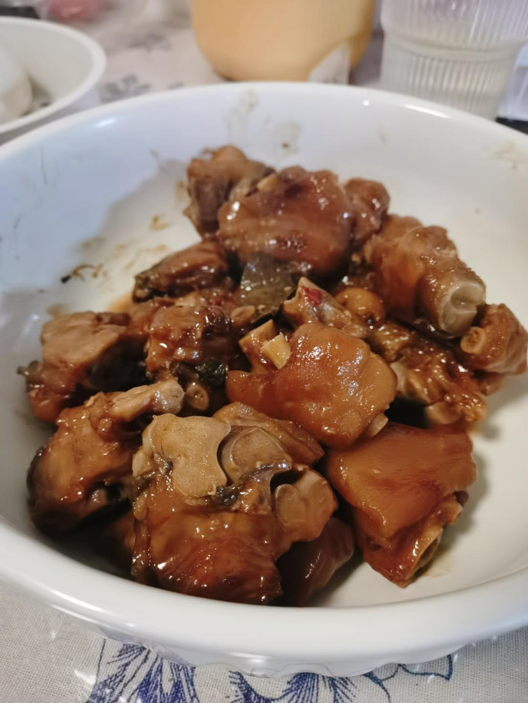 美味的家常菜：红烧猪蹄