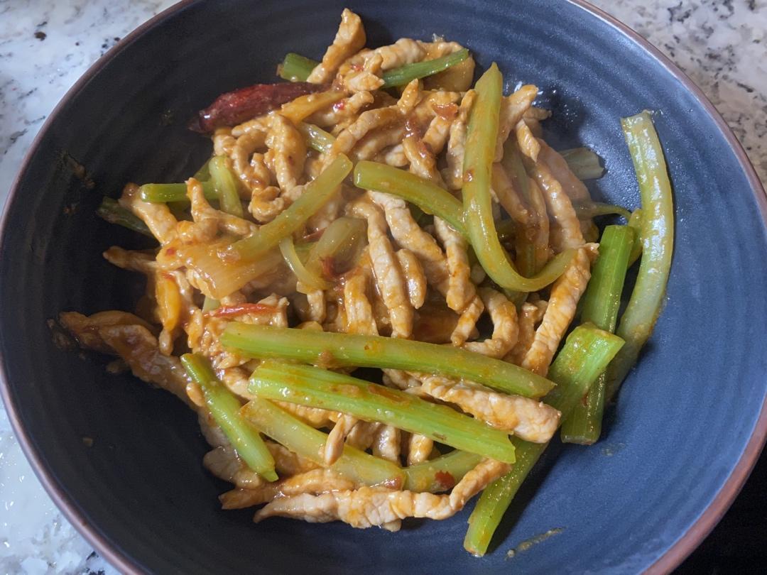 芹菜炒牛肉丝儿