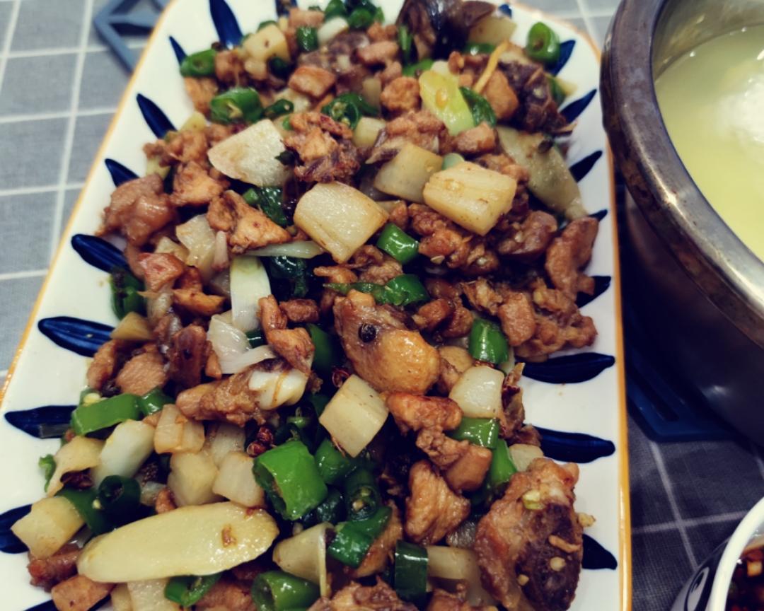 夏天必吃的尖椒鸡！！！（加藕）的做法