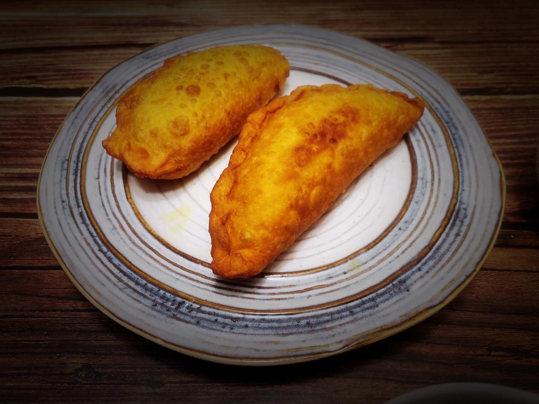 酥脆掉渣的「河南烫面炸菜角」