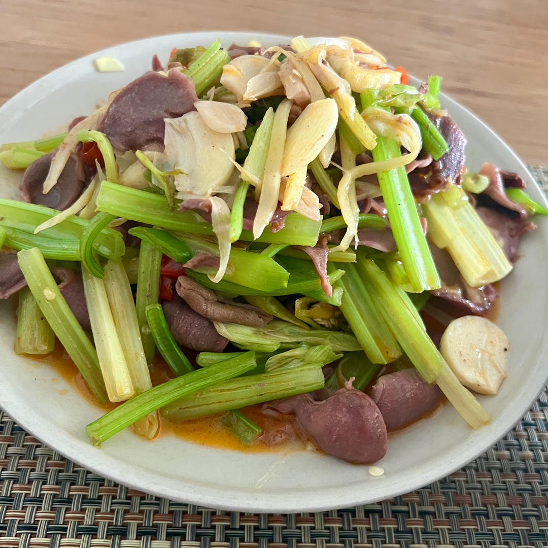 泡椒芹菜炒郡肝