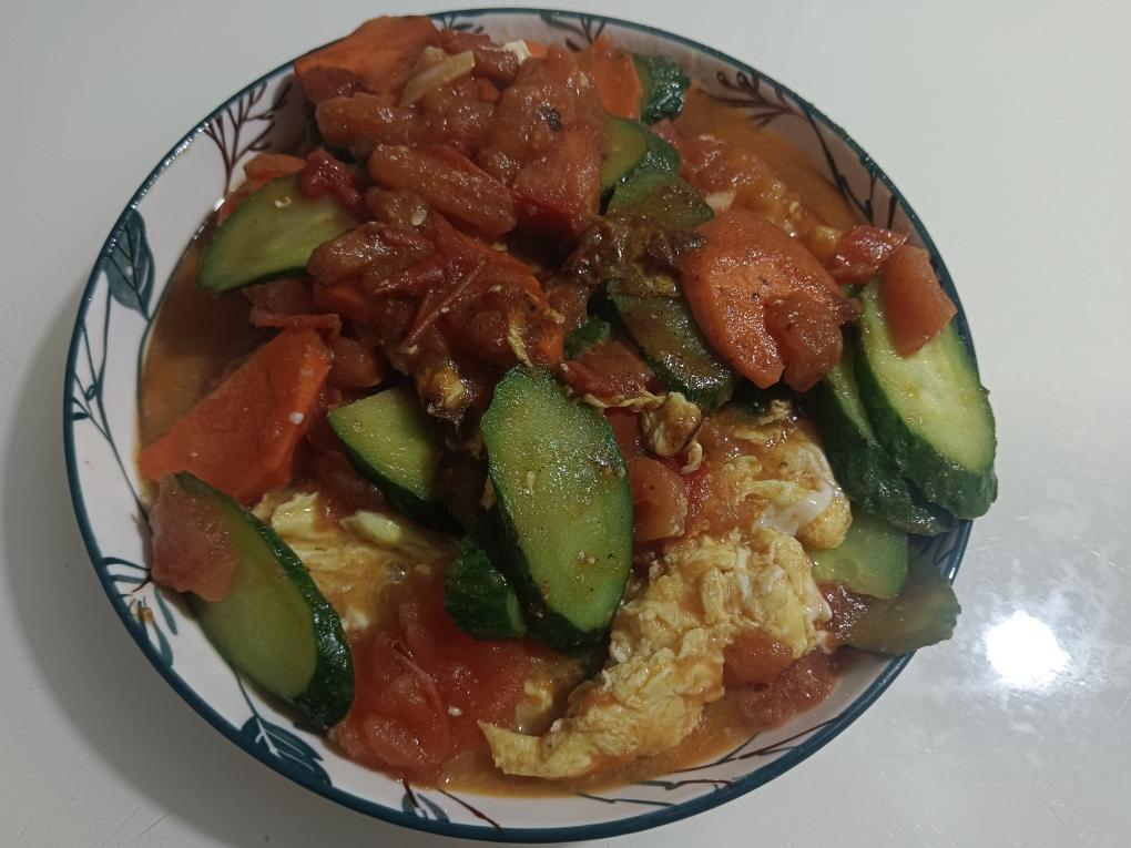 西红柿炒胡萝卜黄瓜鸡蛋