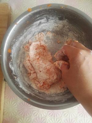 胡萝卜手工面的做法 步骤2