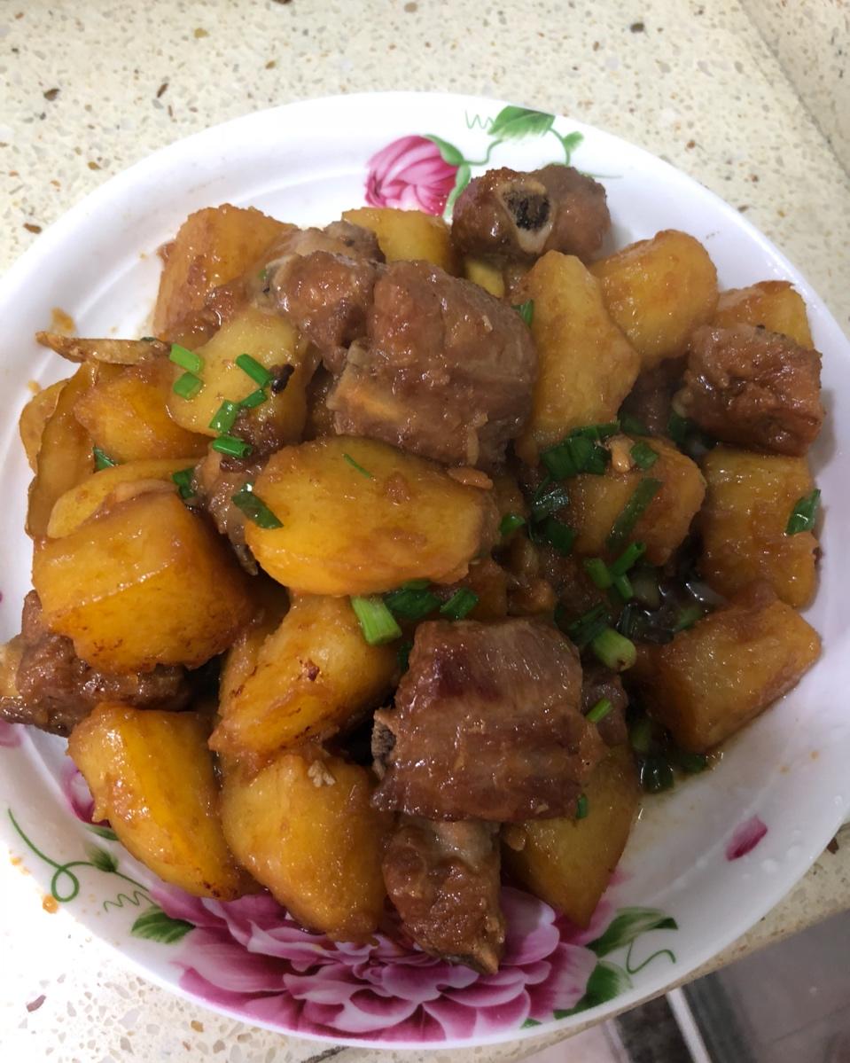 土豆烧排骨