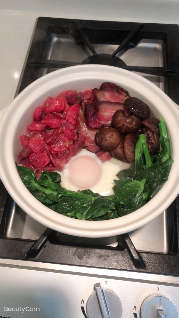 广式腊味煲仔饭