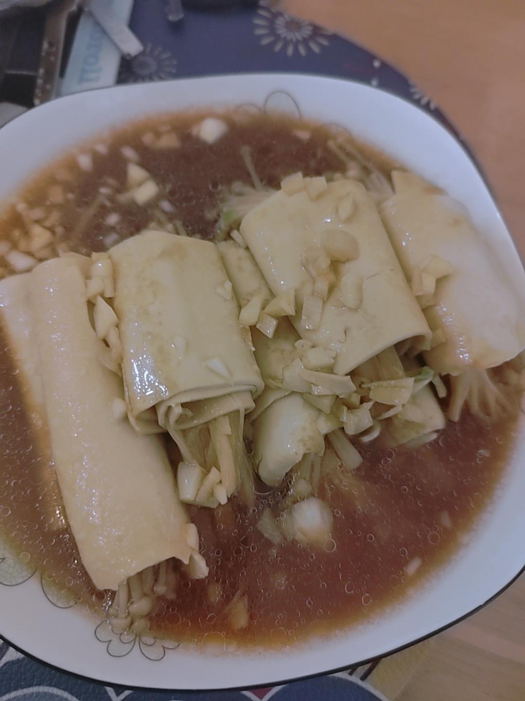 金针菇豆皮卷