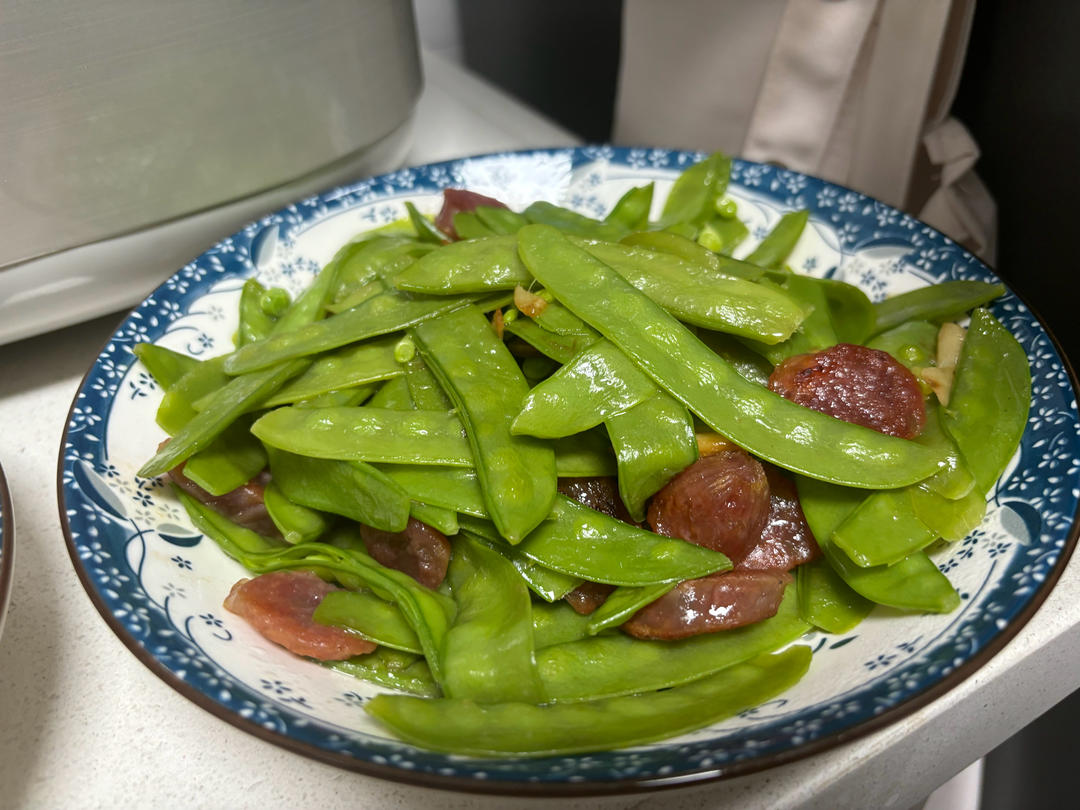 无比简单的荷兰豆炒腊肠，营养又好吃～！