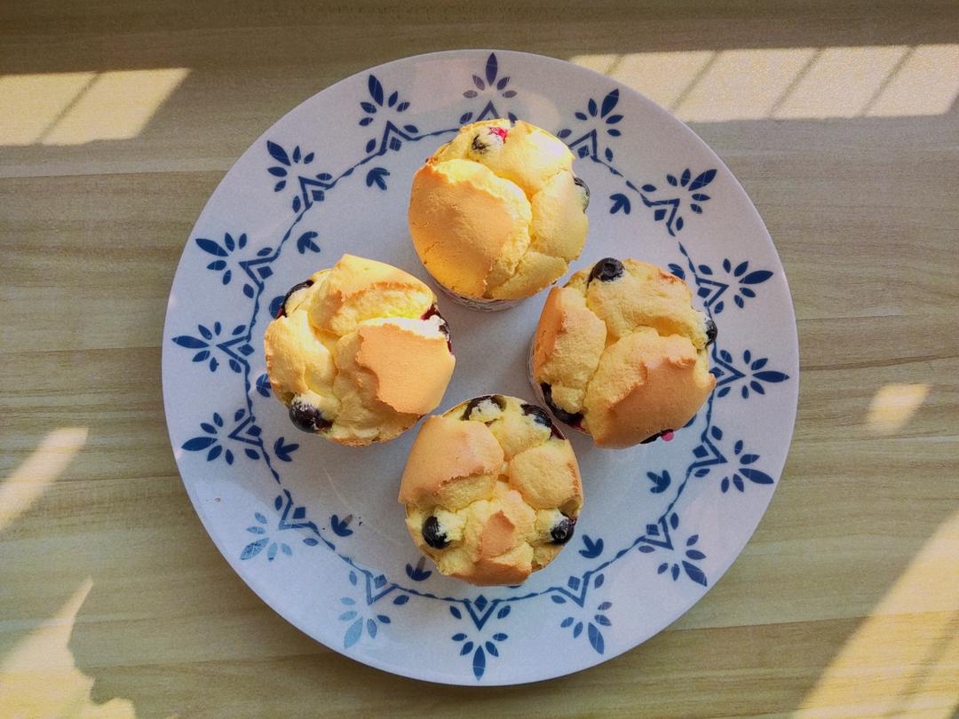 蓝莓爆浆杯子戚风