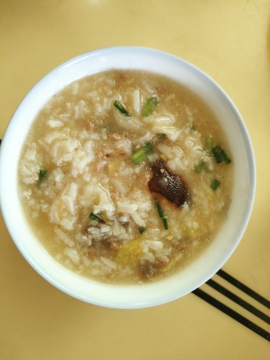妈妈👩教我做的皮蛋瘦肉粥🥣简单快捷美味😋