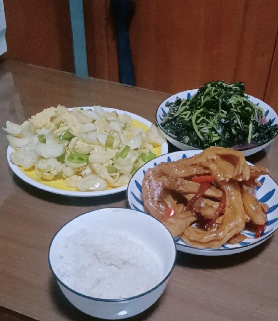 鲜百合炒鸡蛋