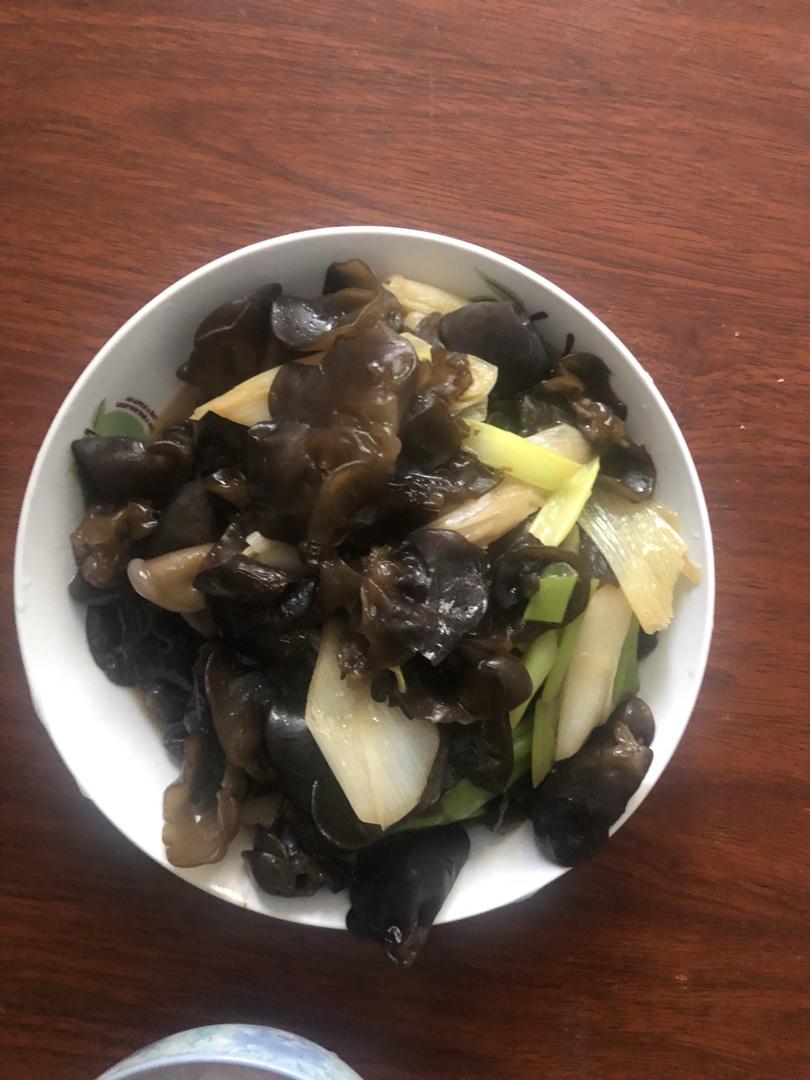 葱烧木耳
