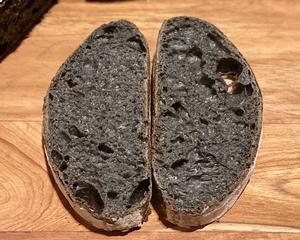 大行其道暗黑植物炭黑酸种面包的做法 步骤9
