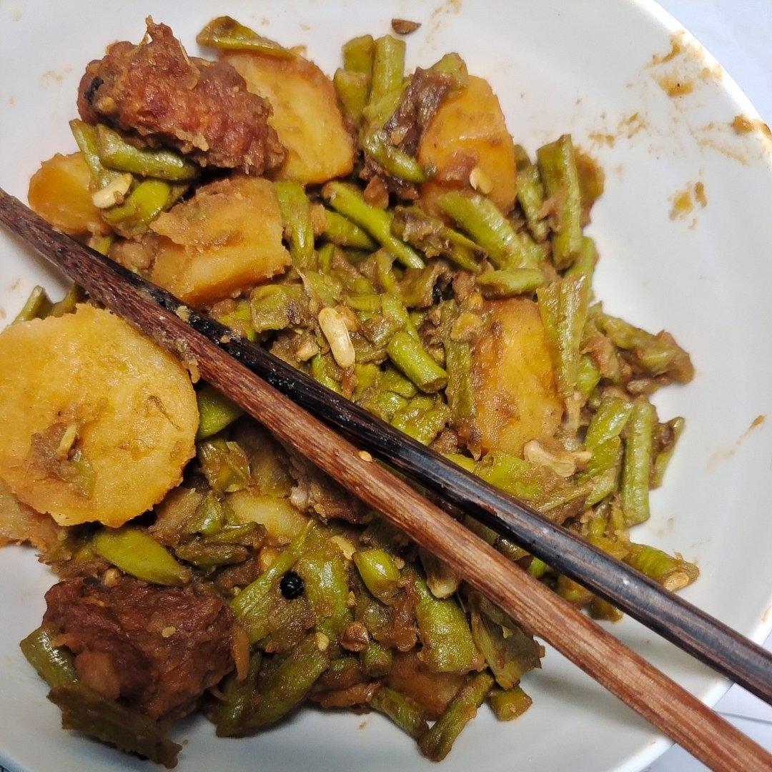 硬菜代表--排骨炖豆角土豆（豆角焖面胚子）