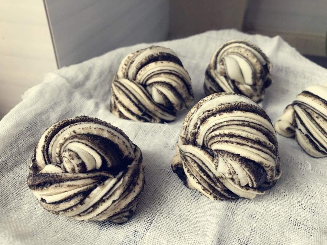 非常香的黑芝麻酱小花卷