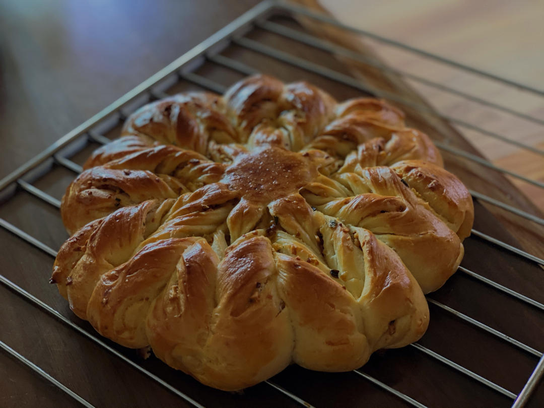 【小高姐】蒜香浓郁 造型优美 不用揉出手膜的面包