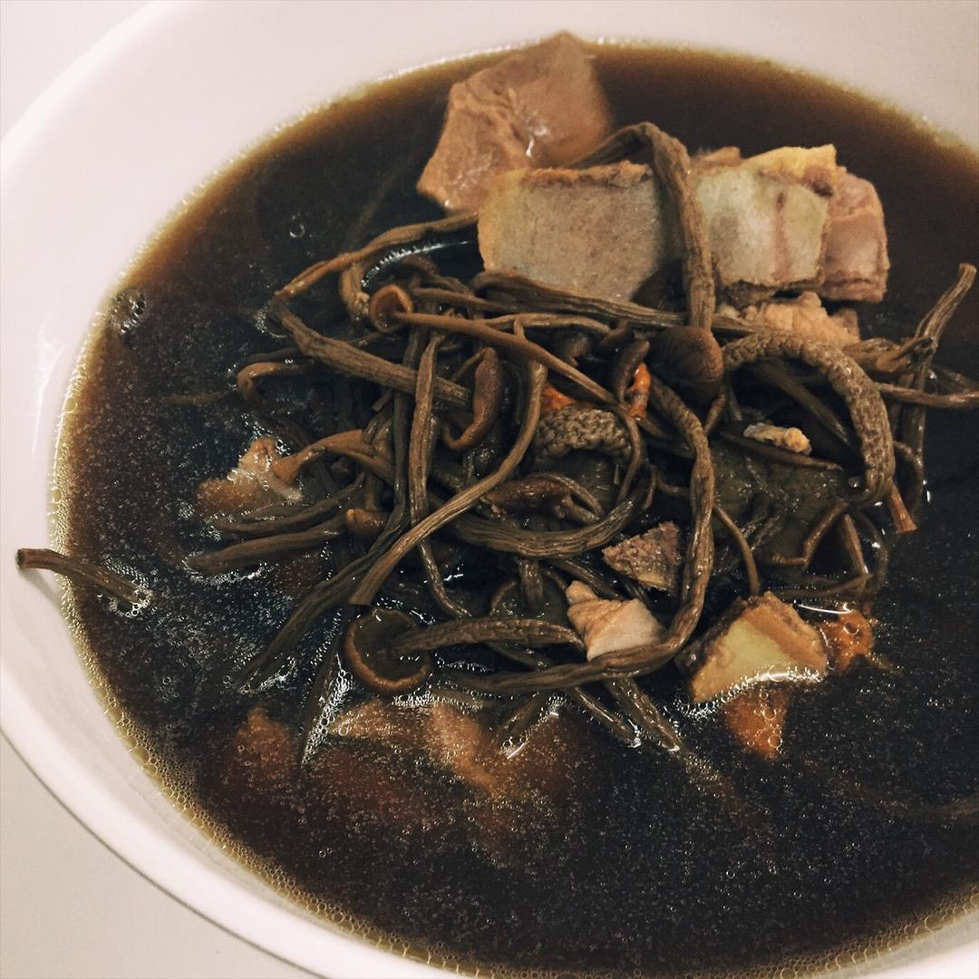 茶树菇排骨汤