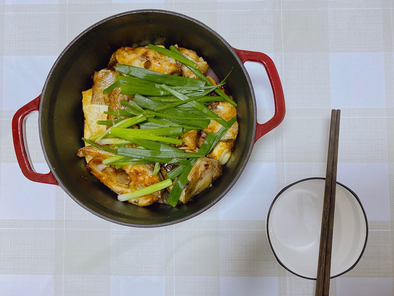 珐琅锅豆腐鲈鱼煲的做法