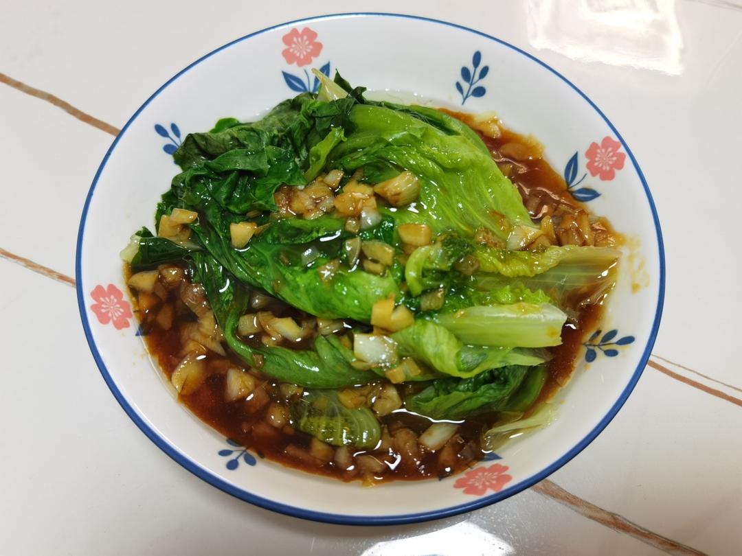 蒜蓉蚝油生菜，清脆爽口，色香味俱全