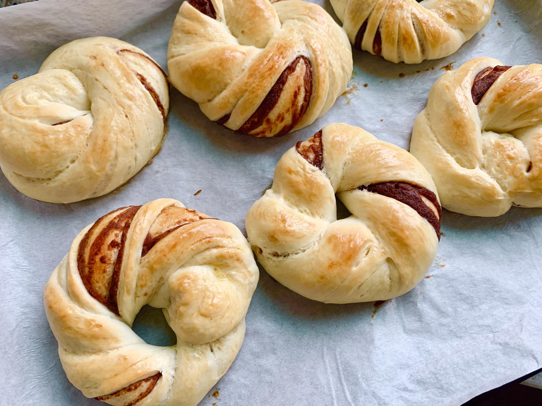 花型红豆沙面包