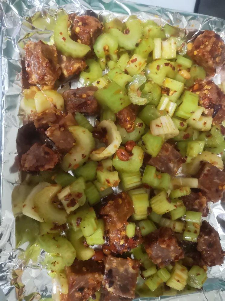 黑胡椒烤芹菜牛排