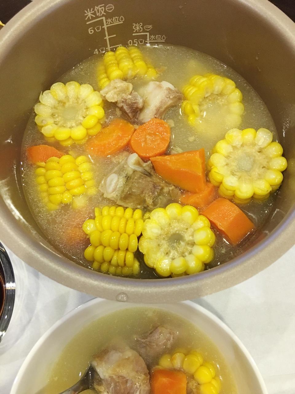 排骨胡萝卜玉米汤的做法