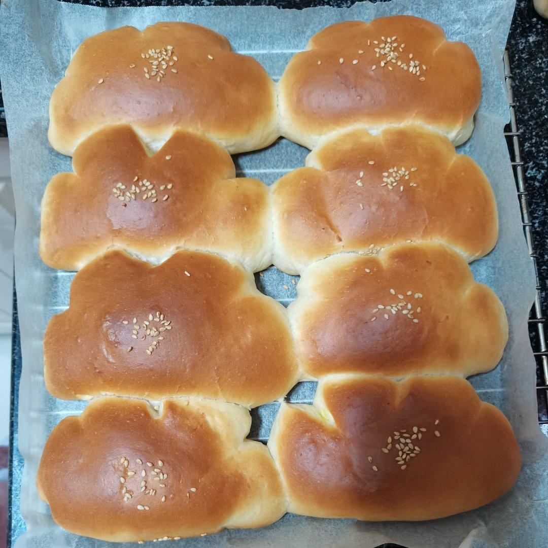 复古卡仕达夹馅面包