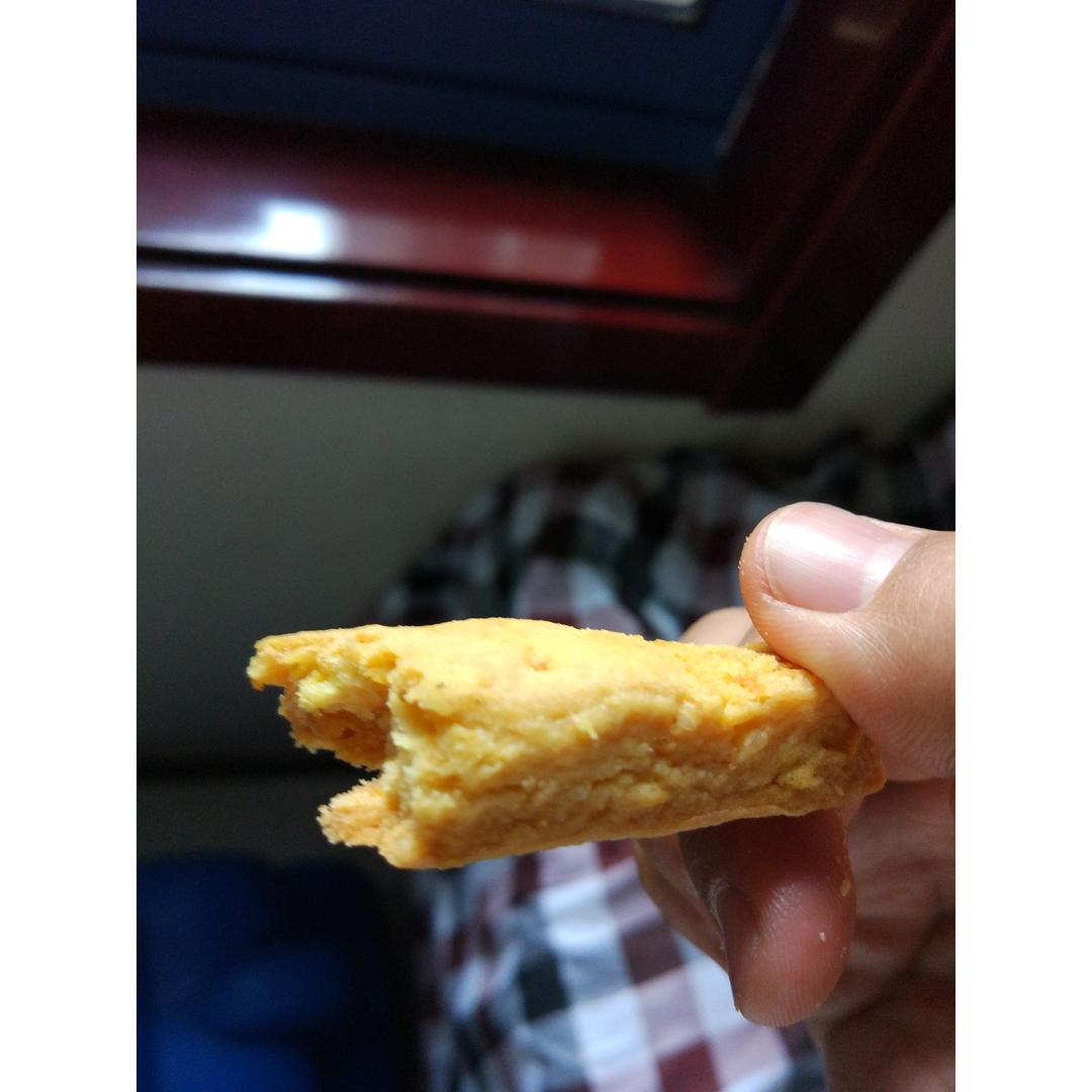 家庭自制的台湾老杨咸蛋黄饼（蛋黄多多）