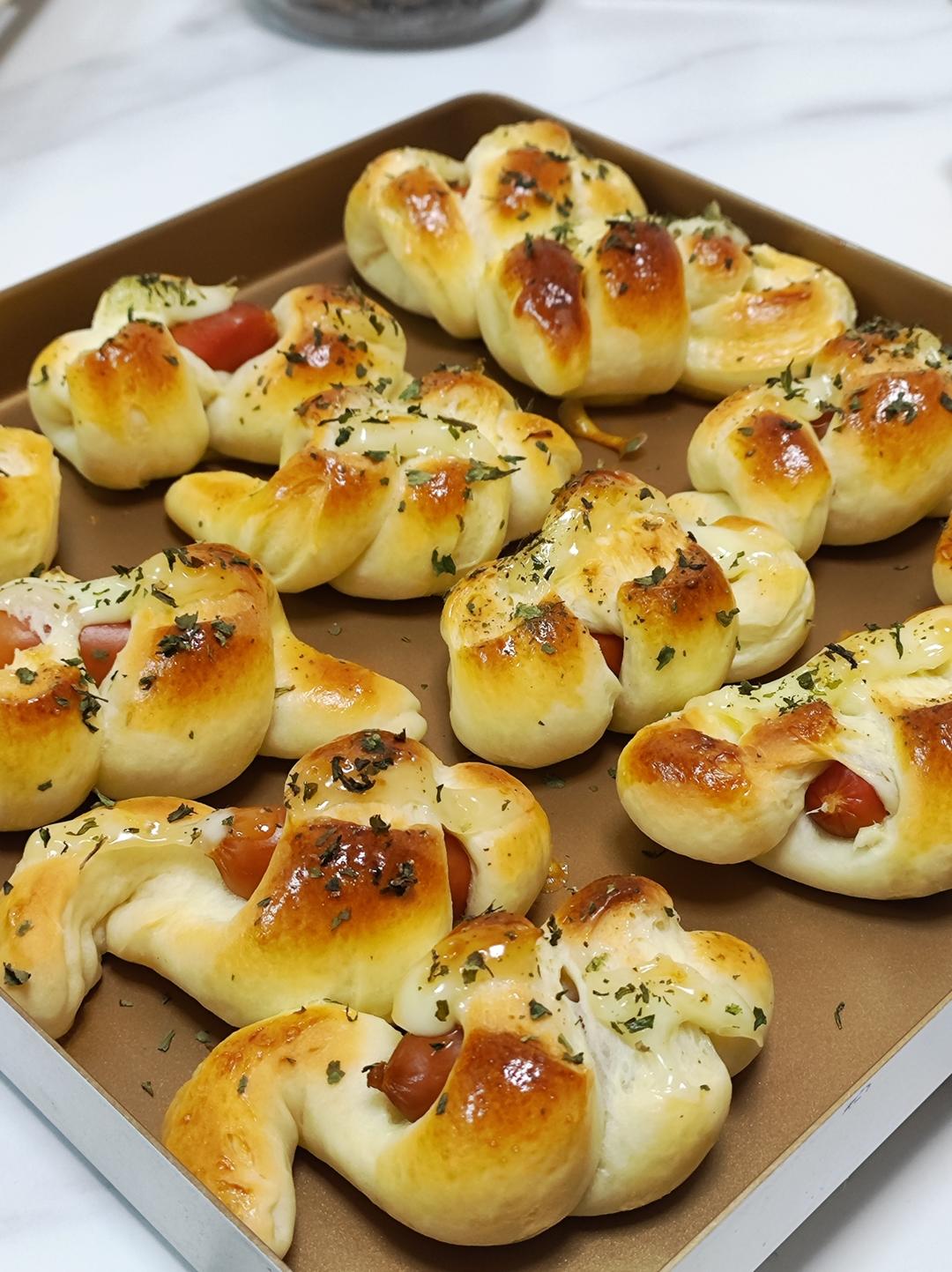 一口爆汁肠仔包                          超松软超好吃