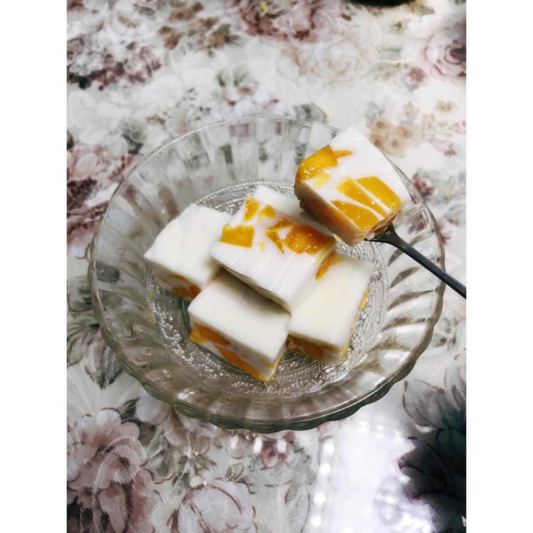 粒粒芒果椰汁冻糕