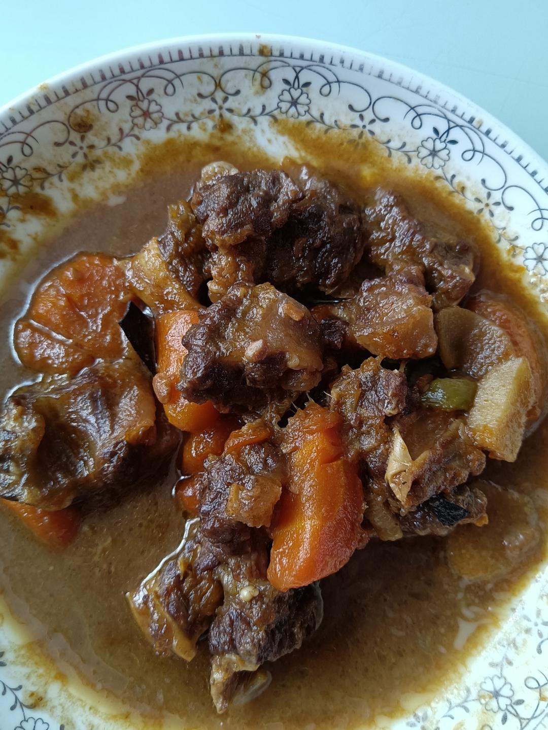 红烧牛腩~好吃到舔嘴