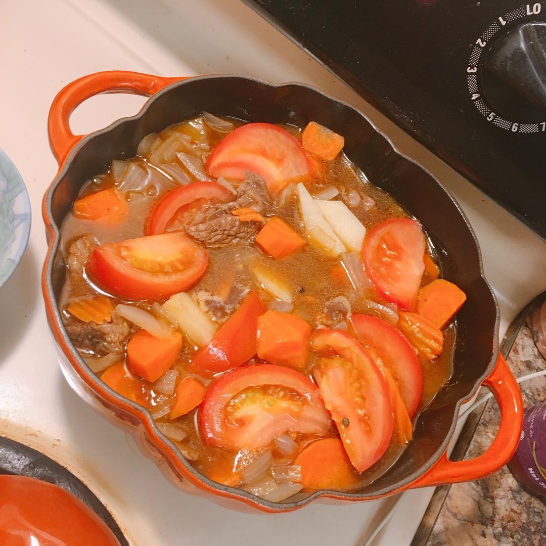 胡萝卜土豆烧牛腩