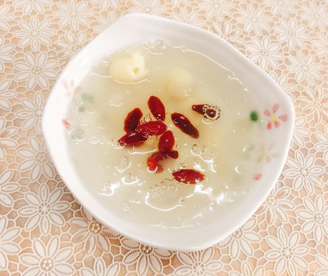 红枣银耳莲子羹