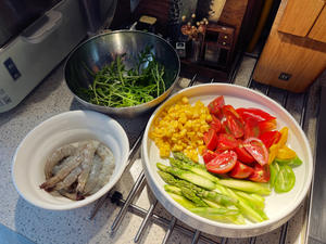 滑蛋三明治和芦笋虾仁蔬菜沙拉的做法 步骤8
