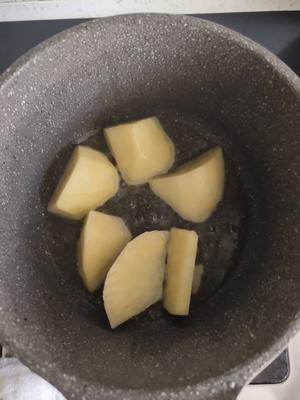 干炸土豆豆腐块的做法 步骤5