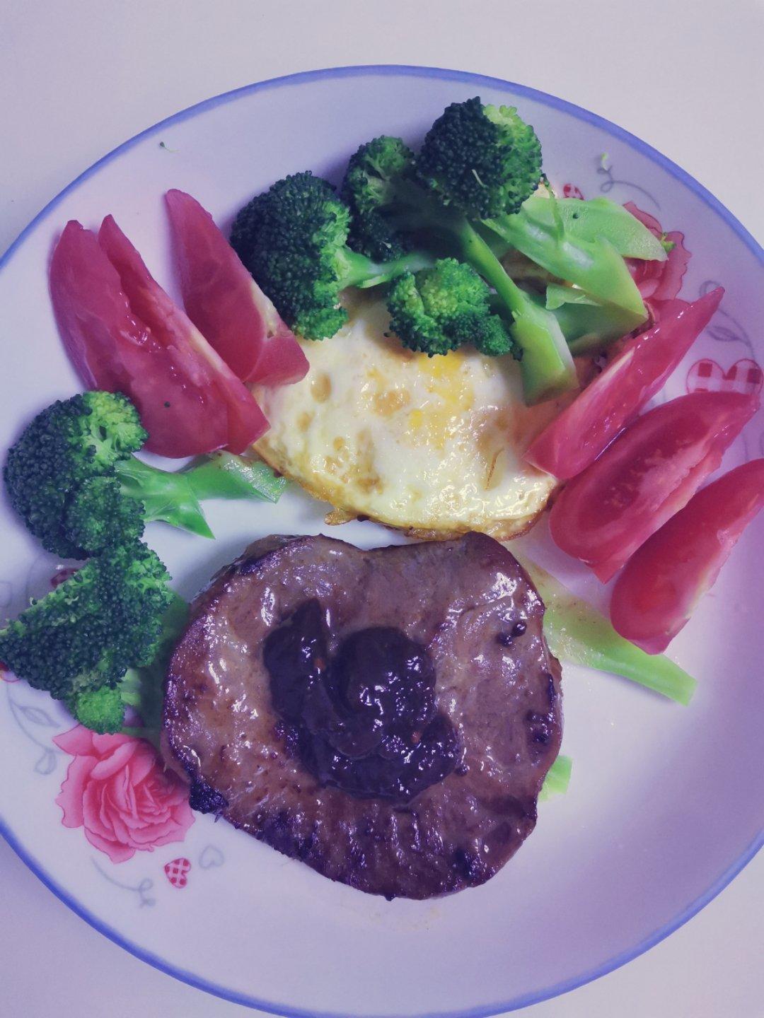 黑椒牛排（配酱汁做法）